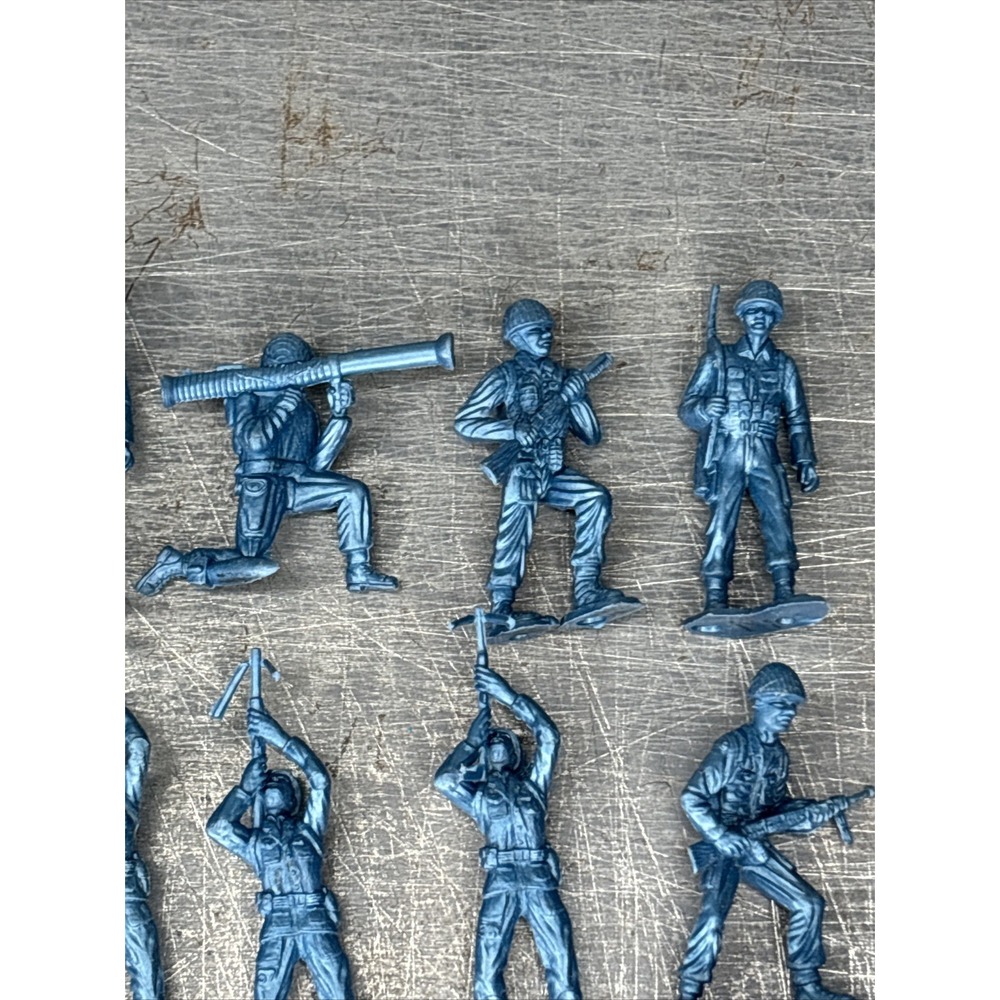 Lot Of 16 1950's MPC Metallic Steel Blue Plastic Army Men Various Poses - Picture 3 of 7